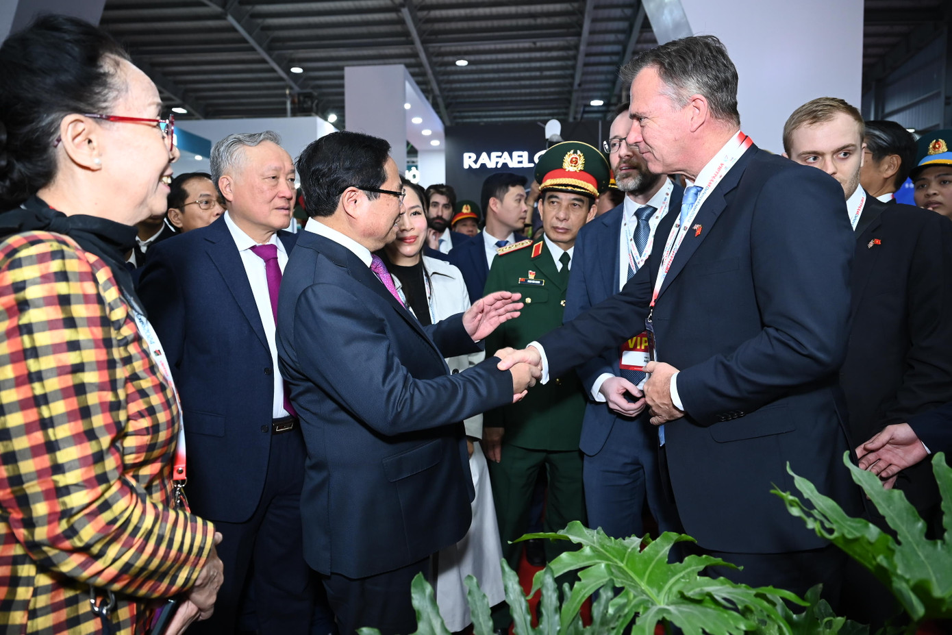 Thủ tướng Phạm Minh Chính gặp gỡ Đặc phái viên Quốc phòng và An ninh của Chính phủ Anh Mark Lancaster. (Ảnh: ĐSQ Anh).