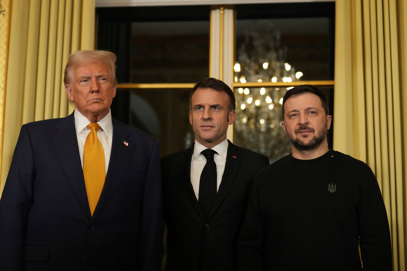 Ông Trump trong cuộc gặp Tổng thống Pháp và Tổng thống Ukraine tại Paris ngày 7/12. (Ảnh: AP) Ông Trump trong cuộc gặp Tổng thống Pháp và Tổng thống Ukraine tại Paris ngày 7/12. (Ảnh: AP)