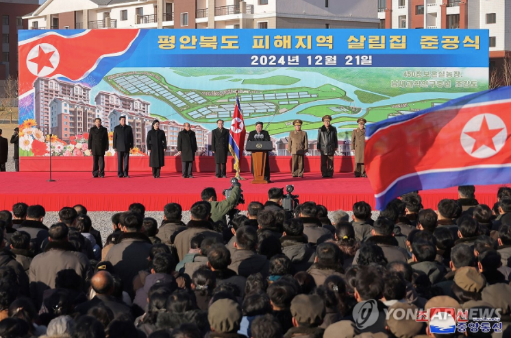 Lễ khánh thành khu nhà dành cho người dân vùng lũ Triều Tiên. (Ảnh: KCNA)