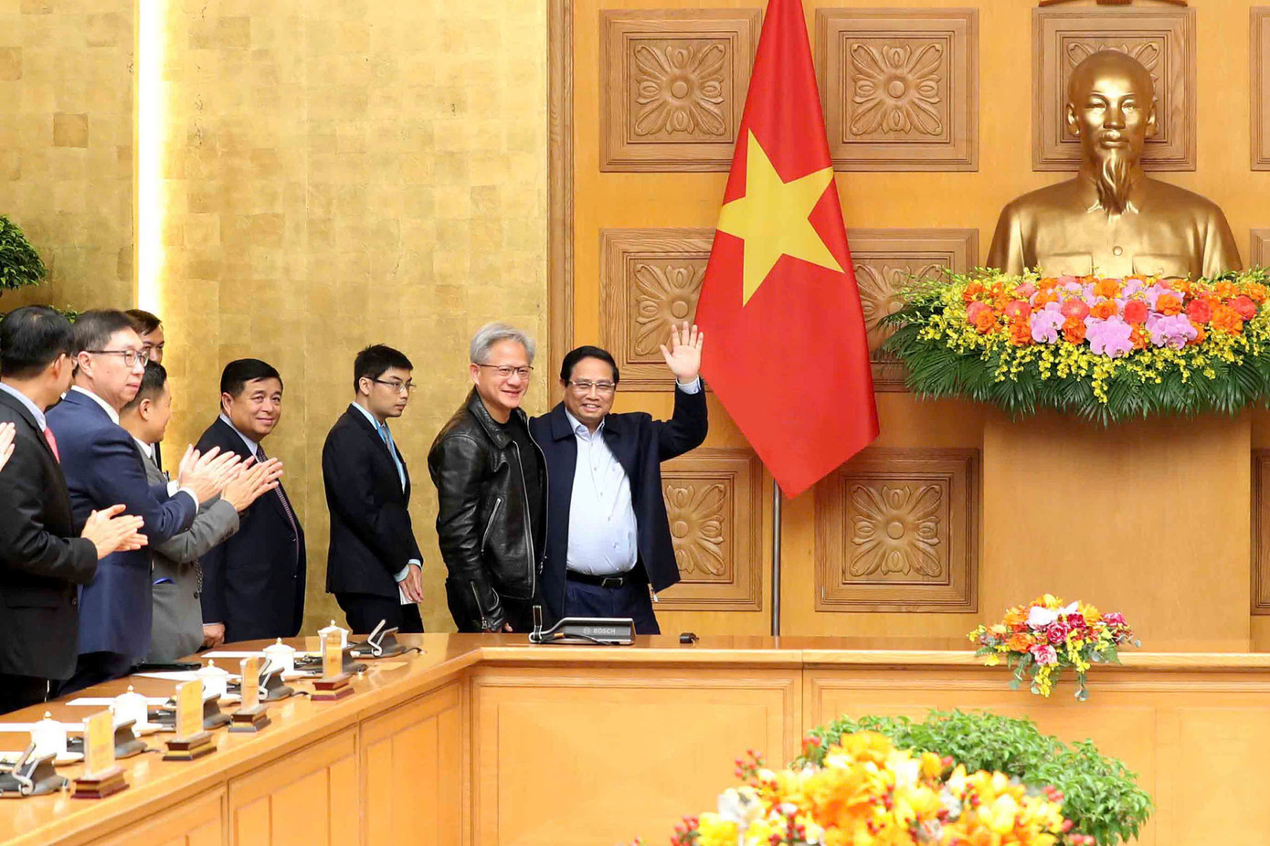 Thủ tướng Phạm Minh Chính tiếp tỷ phú Jensen Huang, ngày 5/12.