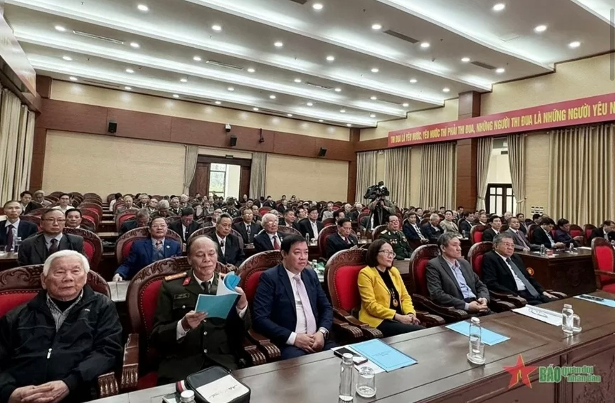 Các cựu chuyên gia dự lễ kỷ niệm. (Ảnh: QĐND)