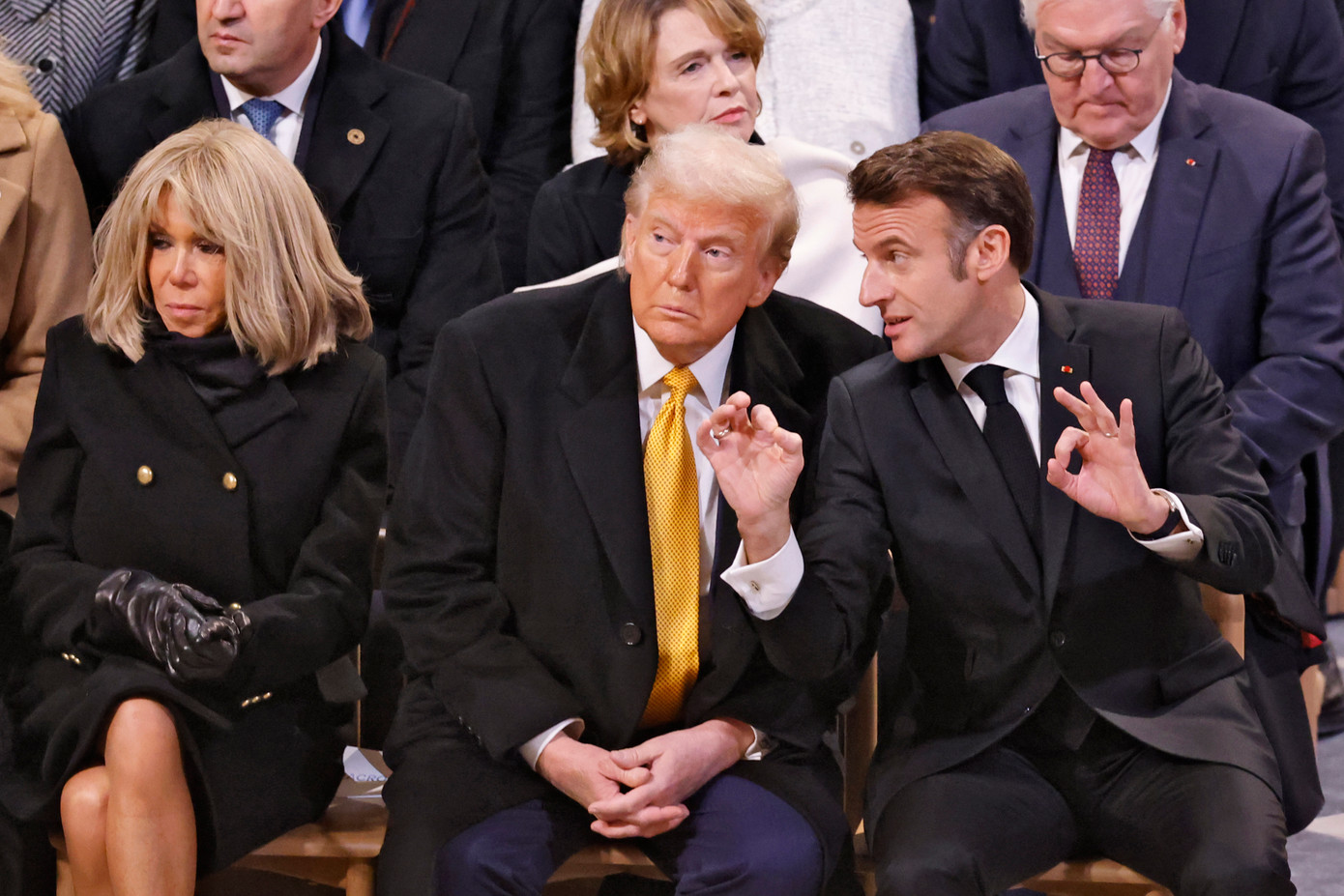 Ông Macron và ông Trump trong buổi lễ khánh thành Nhà thờ Đức Bà Paris ngày 7/12. (Ảnh: AP) Ông Macron và ông Trump trong buổi lễ khánh thành Nhà thờ Đức Bà Paris ngày 7/12. (Ảnh: AP)