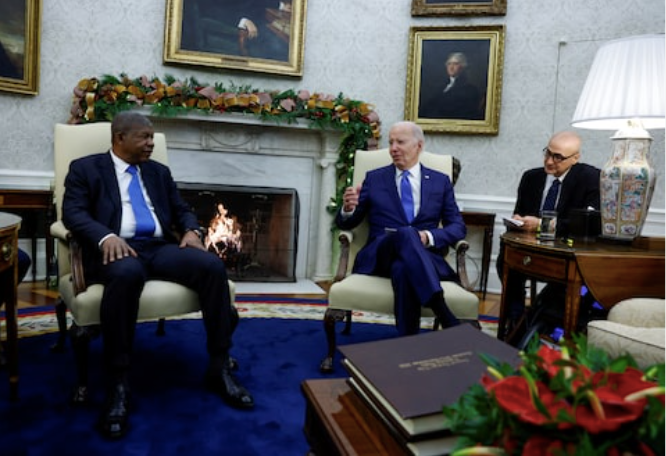 Tổng thống Mỹ Joe Biden tiếp Tổng thống Angola Joao Manuel Goncalves Lourenco tại Phòng Bầu dục của Nhà Trắng, tháng 11/2023. (Ảnh: Reuters)