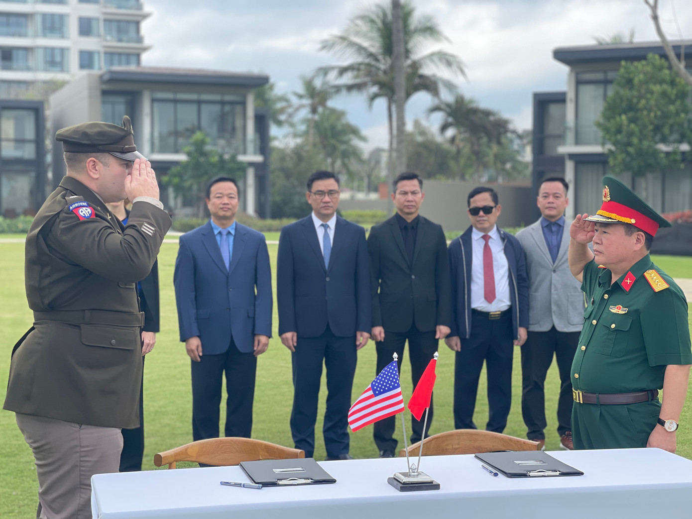 Lễ bàn giao hài cốt quân nhân Mỹ ngày 5/12. Lễ bàn giao hài cốt quân nhân Mỹ ngày 5/12.