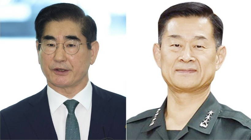 Cựu Bộ trưởng Quốc phòng Hàn Quốc Kim Yong-hyun (trái) và ứng cử viên Bộ trưởng Quốc phòng Choi Byung-hyuk. (Ảnh: Yonhap) Cựu Bộ trưởng Quốc phòng Hàn Quốc Kim Yong-hyun (trái) và ứng cử viên Bộ trưởng Quốc phòng Choi Byung-hyuk. (Ảnh: Yonhap)