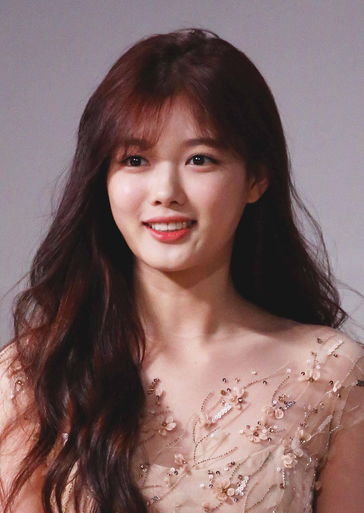 Thu Hương được netizen khen giống nữ diễn viên phim "Mặt trăng ôm mặt trời" Kim Yoo Jung Thu Hương được netizen khen giống nữ diễn viên phim "Mặt trăng ôm mặt trời" Kim Yoo Jung