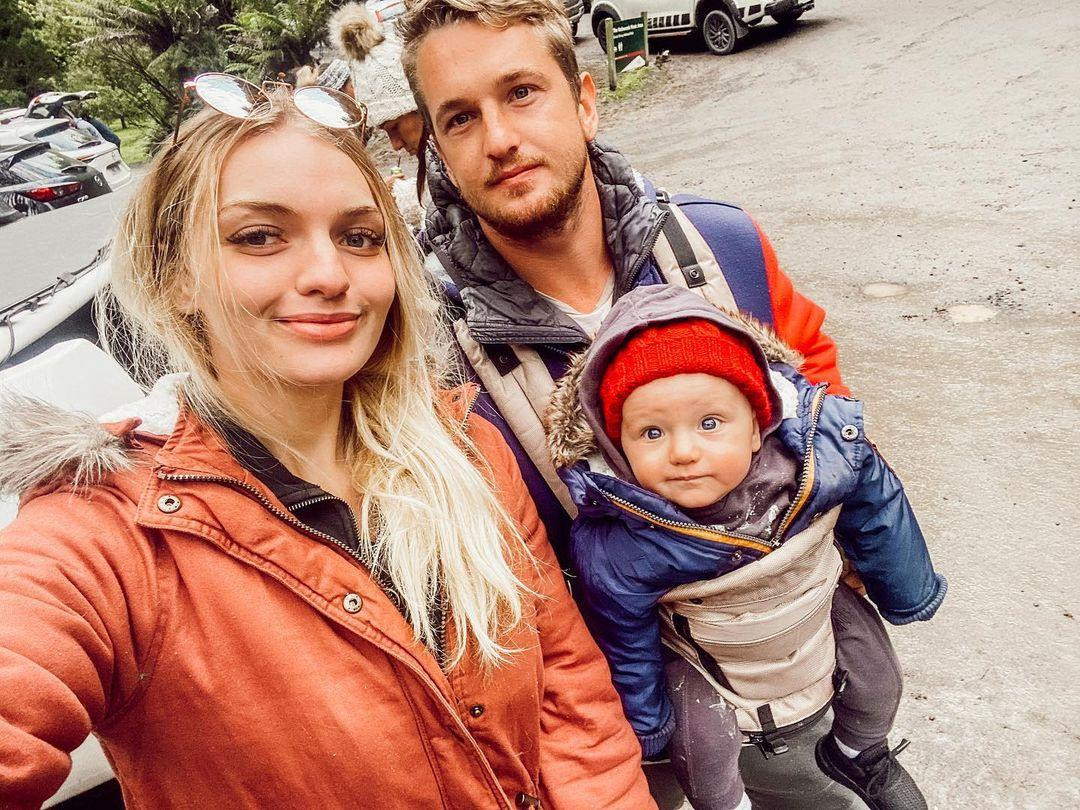 Gia đình nhỏ của cô gái người Úc sắp đón thêm thành viên mới