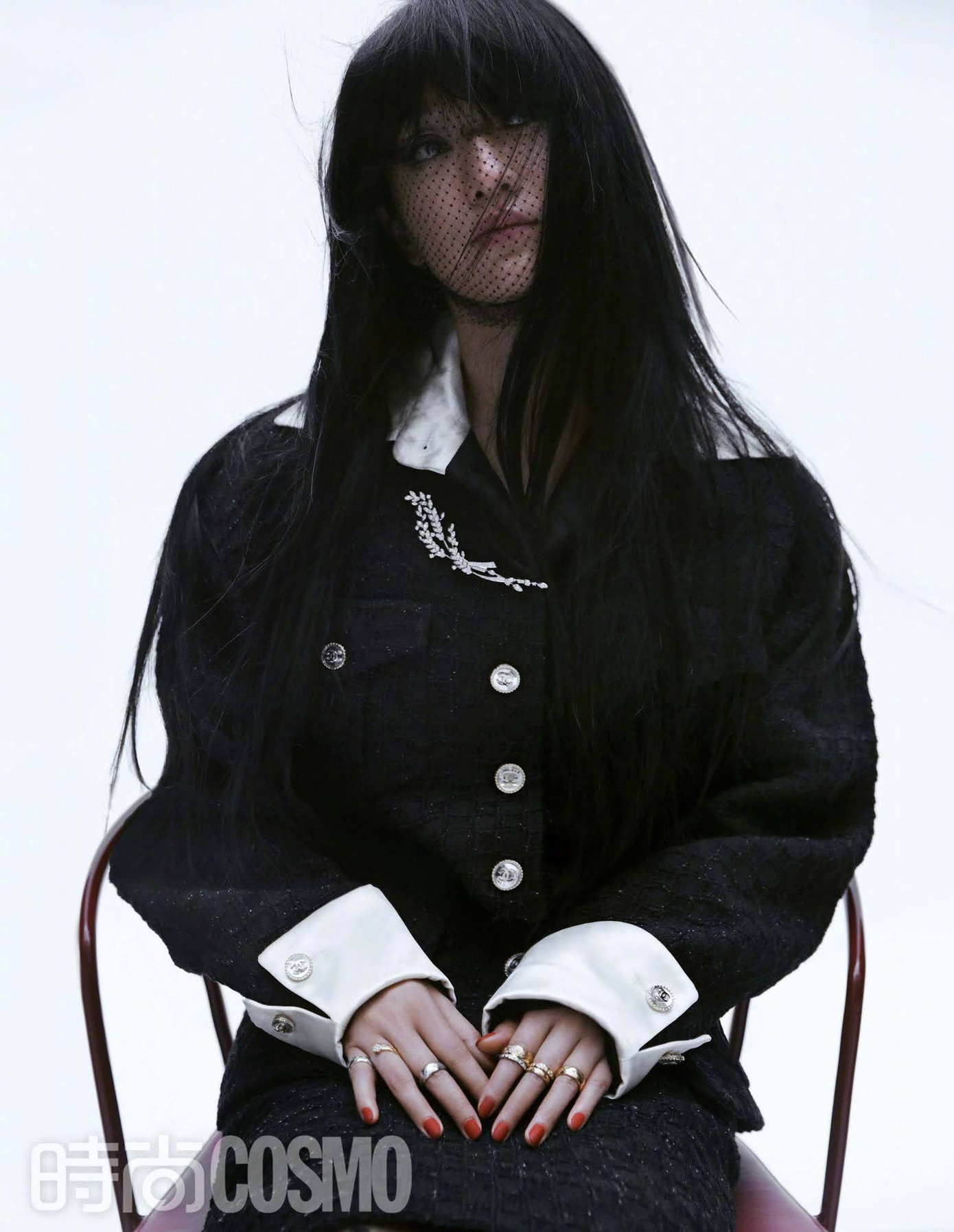 Mới đây, cô xuất hiện trên loạt tạp chí danh tiếng như Elle, Cosmopolitan với phong cách như trong phim "Họa bì" hồi năm 2008.