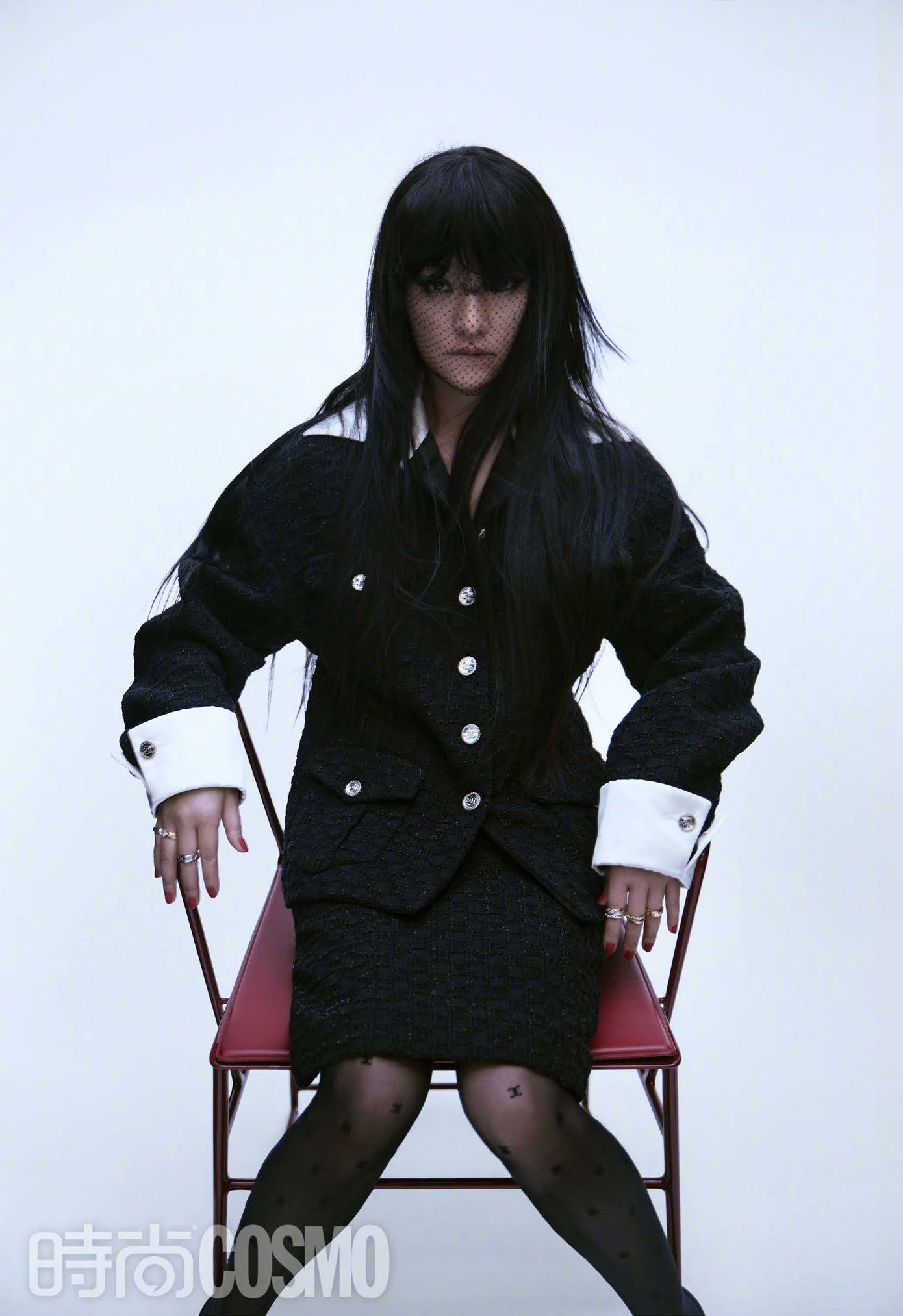 Người hâm mộ cho rằng với cuộc sống riêng tư, Châu Tấn làm rất tốt việc kiểm soát cảm xúc khi luôn giữ im lặng trước mọi tin đồn.