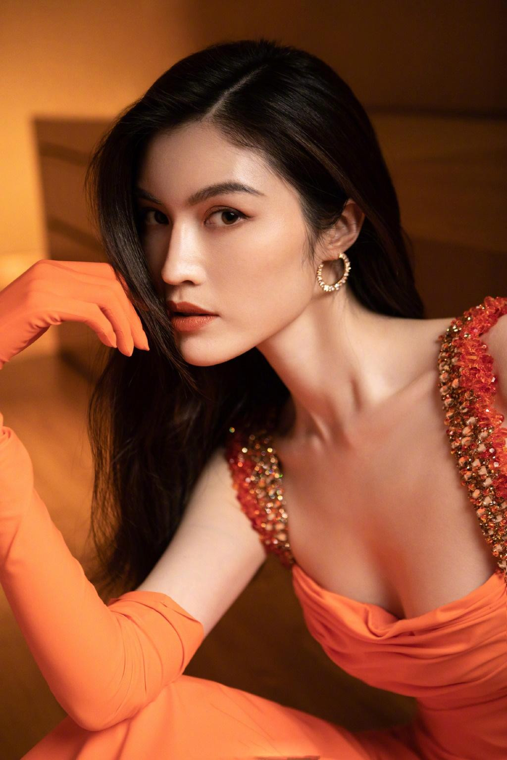 Sui He quá đẹp và quyến rũ tại sự kiện thời trang diễn ra mới đây tại Bắc Kinh.