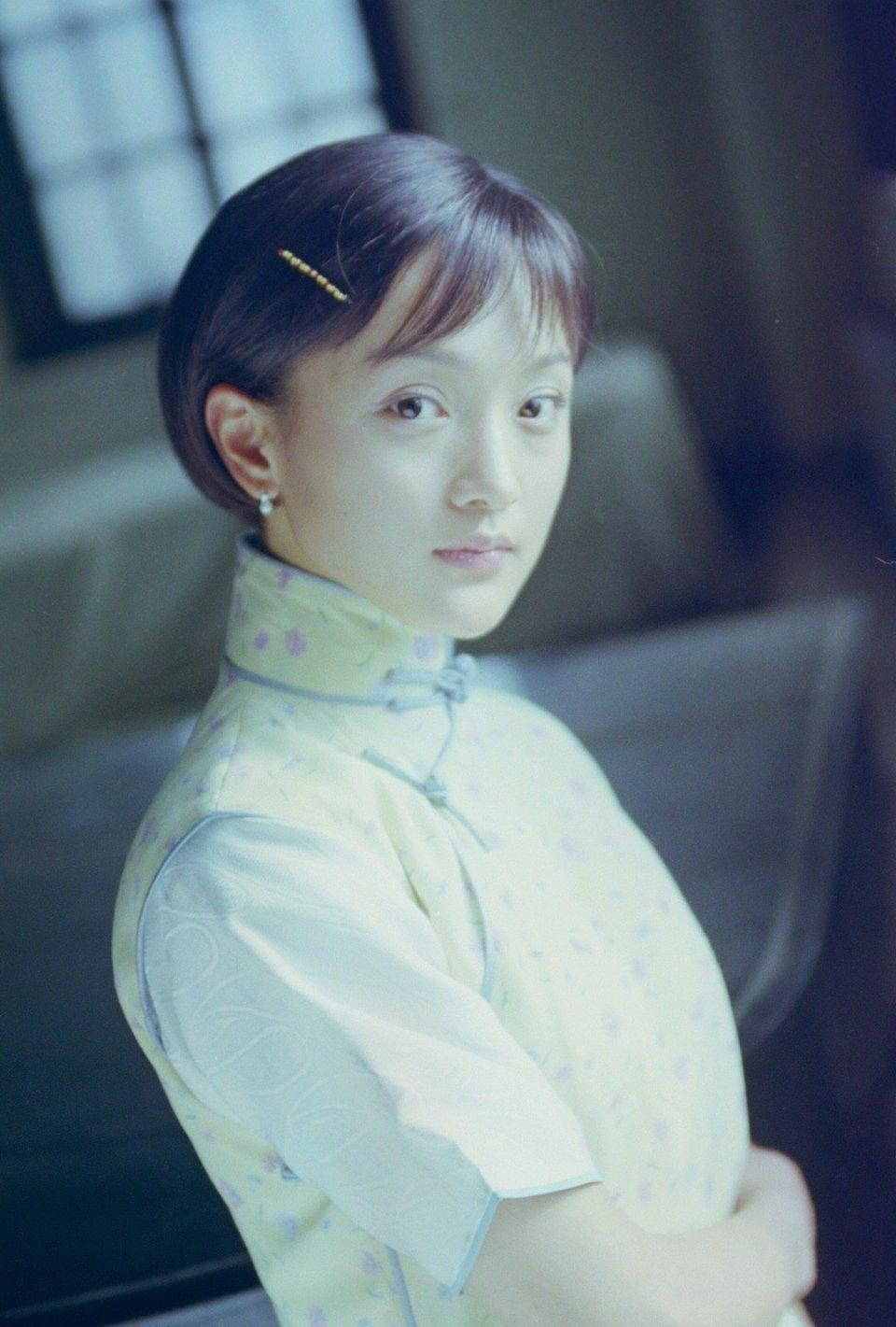 Không ít khán giả vẫn nhớ mãi vẻ ngây thơ trong trẻo với đôi mắt đầy cảm xúc của Châu Tấn trong phim "Mùa quýt chín" cách đây đã 20 năm.