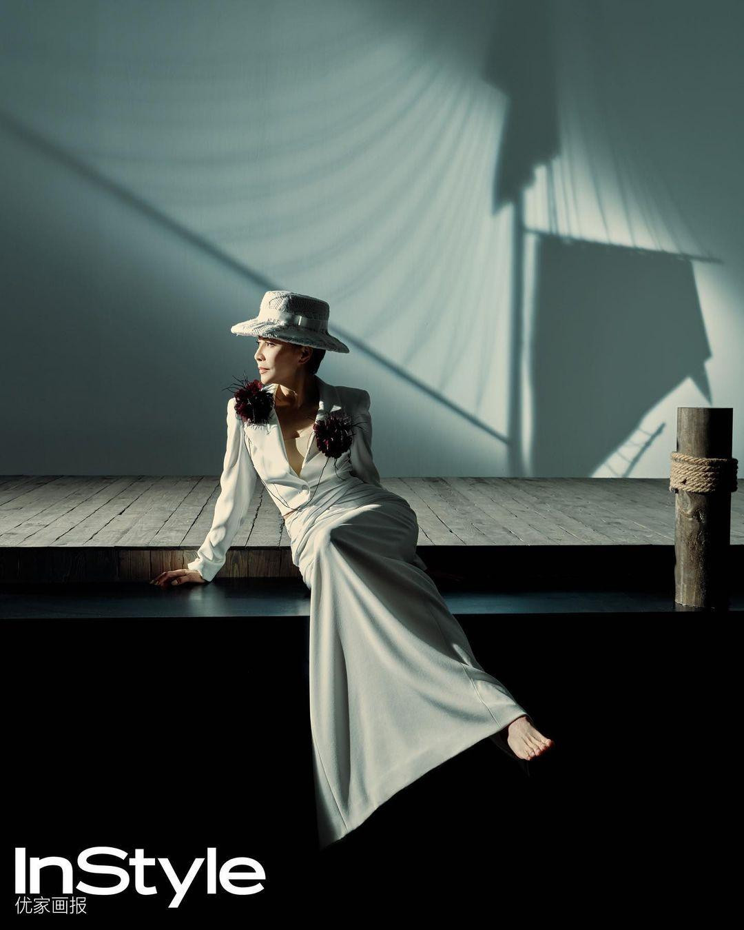 Mới đây, khi đóng bộ phim Bán sinh duyên, Lưu Gia Linh đã khiến các khán giả xôn xao bởi lúc đó cô đã 52 tuổi nhưng vẫn được mời đóng vai một vũ nữ 27 tuổi cột tóc hai bên.