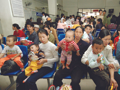 Giá thuốc tăng luôn là nỗi lo lớn của người bệnh. Ảnh: Thái Hà