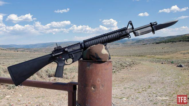 Lê M9 của Lục quân Mỹ cũng được sử dụng với chức năng một con dao lớn