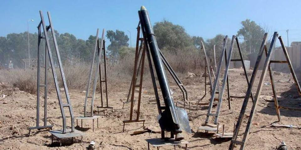 Một rocket Hamas Qassam đã sẵn sàng để phóng