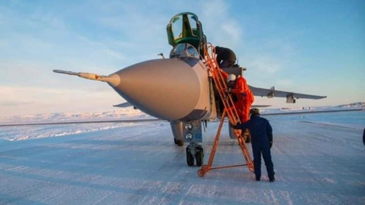 Máy bay đánh chặn hạng nặng MiG-31 Foxhound của Nga tại quần đảo Novaya Zemlya