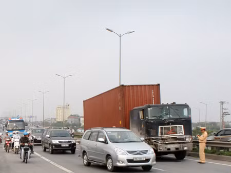 Lực lượng chức năng xử lý vụ việc