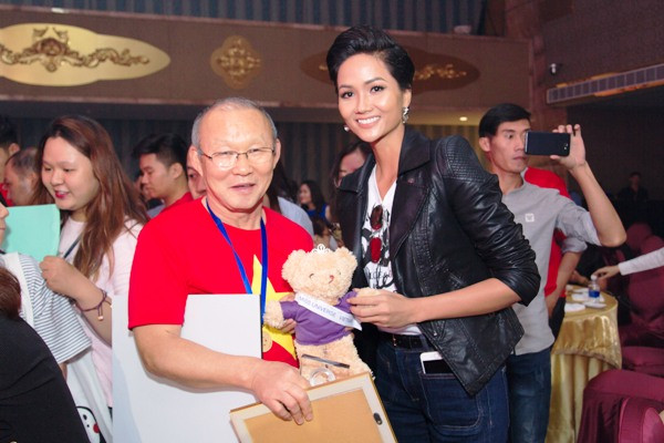 HH H’hen Niê tiết lộ điểm tương đồng với đội trưởng U23 Việt Nam ảnh 4