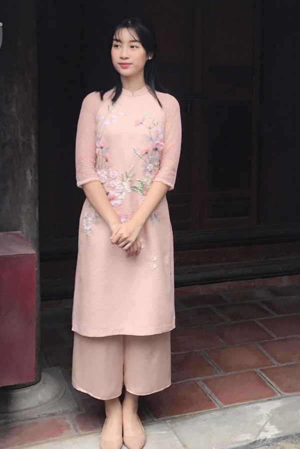 Các hoa hậu, á hậu cùng loạt sao Việt rạng rỡ đón Tết bên chồng ảnh 5