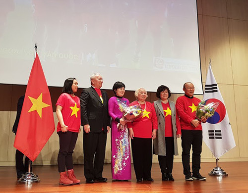 HLV Park Hang-seo hủy việc riêng để giao lưu với người Việt tại Hàn Quốc ảnh 2