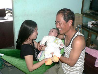 Niềm vui của người thủy thủ thoát chết nhờ ông Nam Hải Niềm vui của người thủy thủ thoát chết nhờ ông Nam Hải