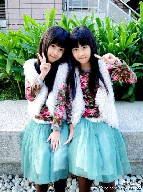 Hình ảnh hai thiên thần khi còn nhỏ.