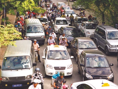 Đầu phương tiện giao thông sẽ phải chịu phí đường bộ?