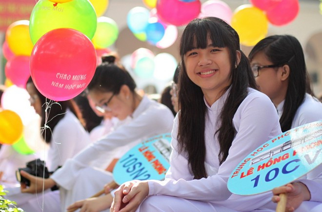 Hiện đang là nữ sinh lớp 10, chuyên văn, trường THPT chuyên Lê Hồng Phong