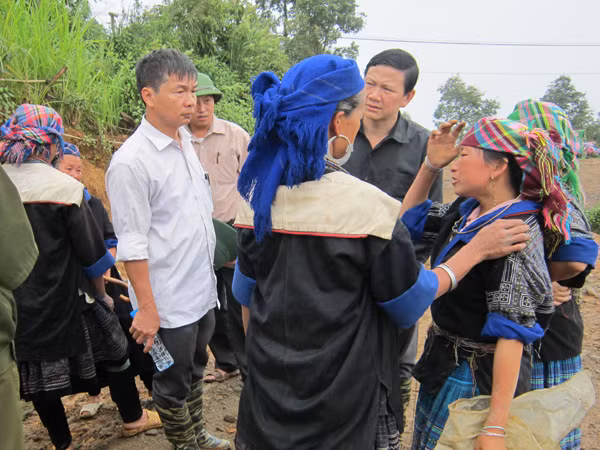Người thân nạn nhân đau khổ trước sự ra đi của các nạn nhân