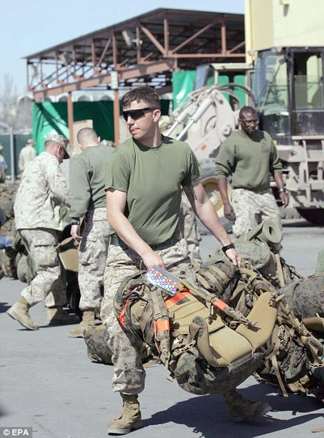 Chuẩn bị lên máy bay.