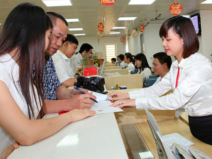 Nhân viên ngân hàng đang đối mặt cuộc thanh lọc nhân sự. Ảnh: Đầu tư