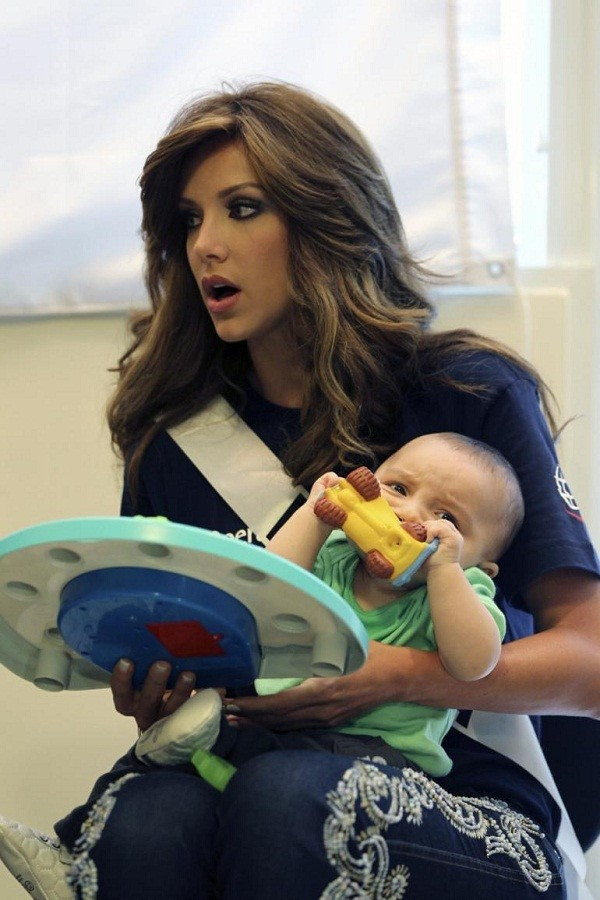 Hình ảnh hoa hậu Venezuela luôn toát lên vẻ thánh thiện, trong sáng