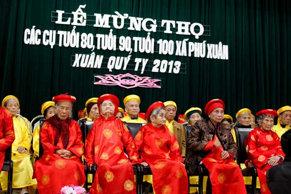 Các cụ trong lễ mừng thọ