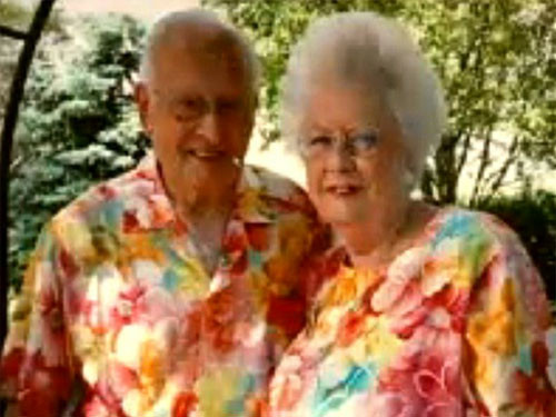 Ông bà thích mặc đồ có họa tiết hoa, phù hợp với công việc của mình