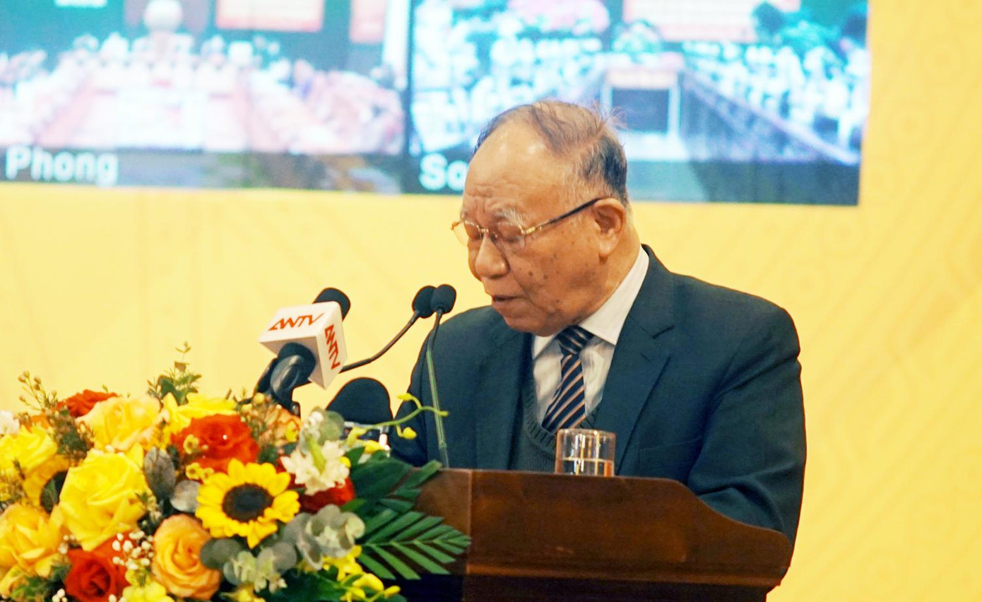 Giáo sư Hoàng Chí Bảo.