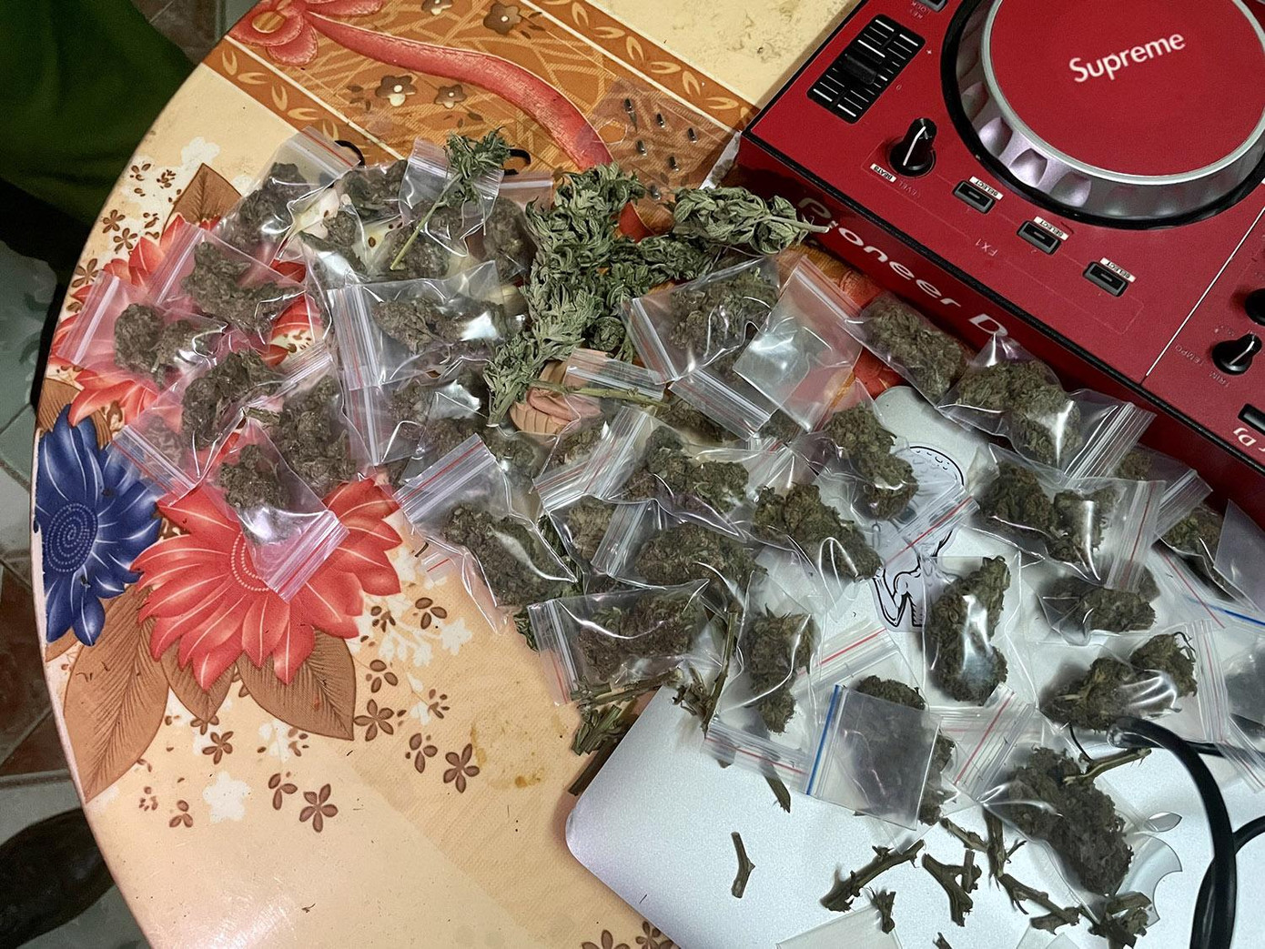 Cần sa khô. Cần sa khô.