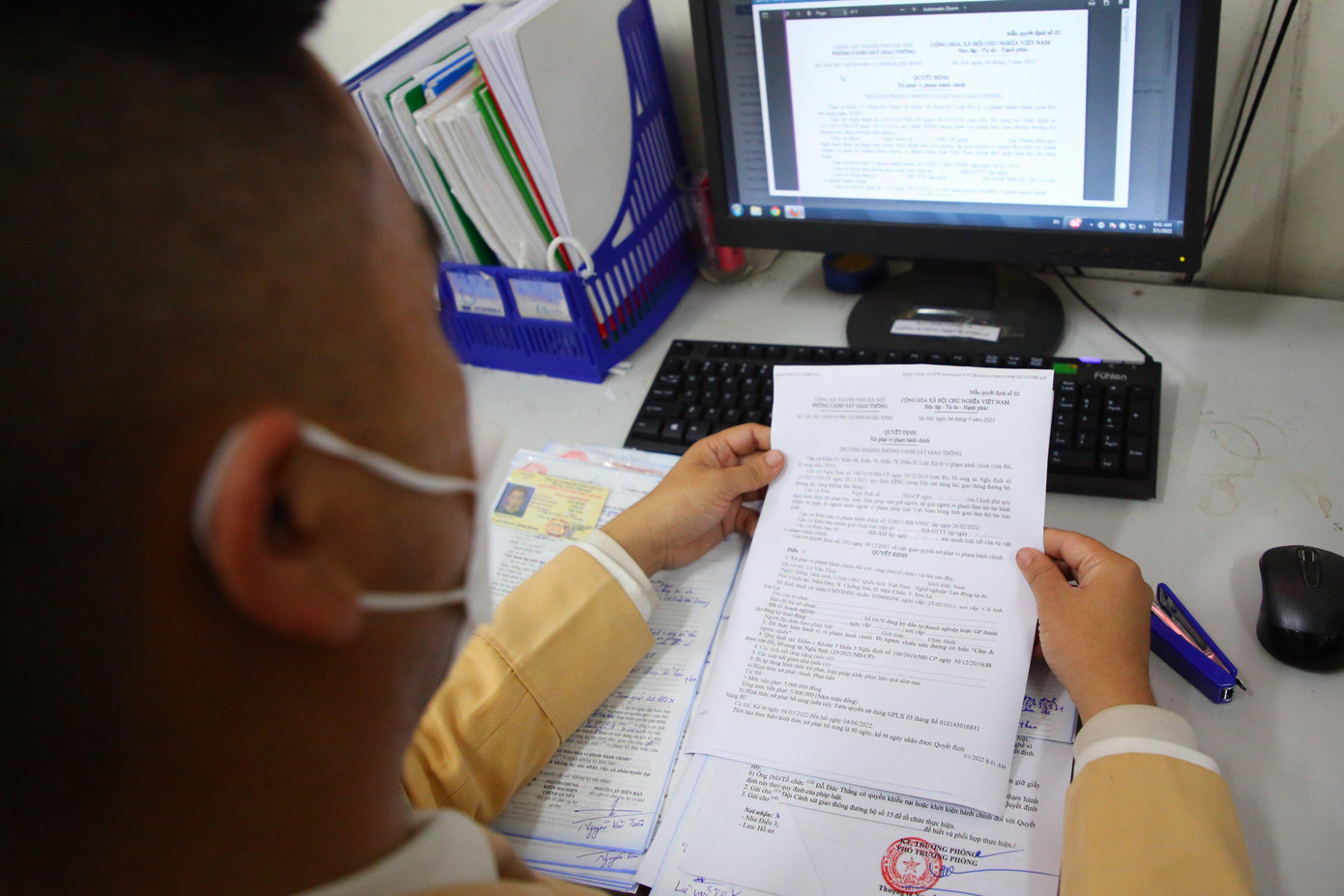 Từ 7-10 ngày người dân sẽ nhận được số Quyết định xử phạt vi phạm. Từ 7-10 ngày người dân sẽ nhận được số Quyết định xử phạt vi phạm.