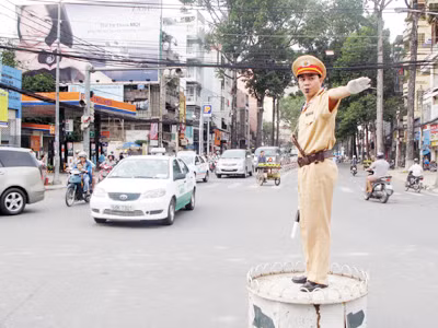 Cảnh sát giao thông làm việc 