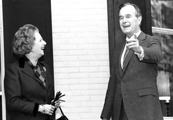 Bà Thatcher cùng phó Tổng thống Mỹ George Bush hôm 15/11/1986