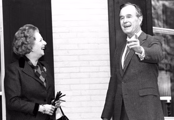 Bà Thatcher cùng phó Tổng thống Mỹ George Bush hôm 15/11/1986