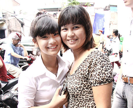 Hoàng Yến và mẹ sau ngày đầu thi ĐH. Hoàng Yến và mẹ sau ngày đầu thi ĐH