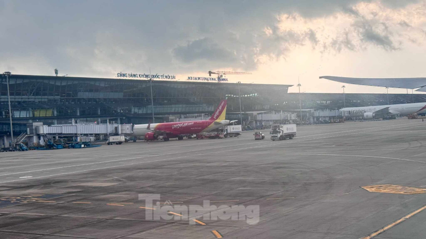 Công tác ứng phó với bão số 3 đang được triển khai nhằm đảm bảo an toàn cho hành khách, hoạt động khai thác hiện tại và an toàn cho máy bay, tài sản tại cảng khi bão đổ bộ.