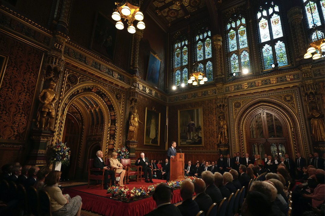 Tổng thống Pháp Emmanuel Macron phát biểu trước các nghị sĩ Anh. (Ảnh: AP)