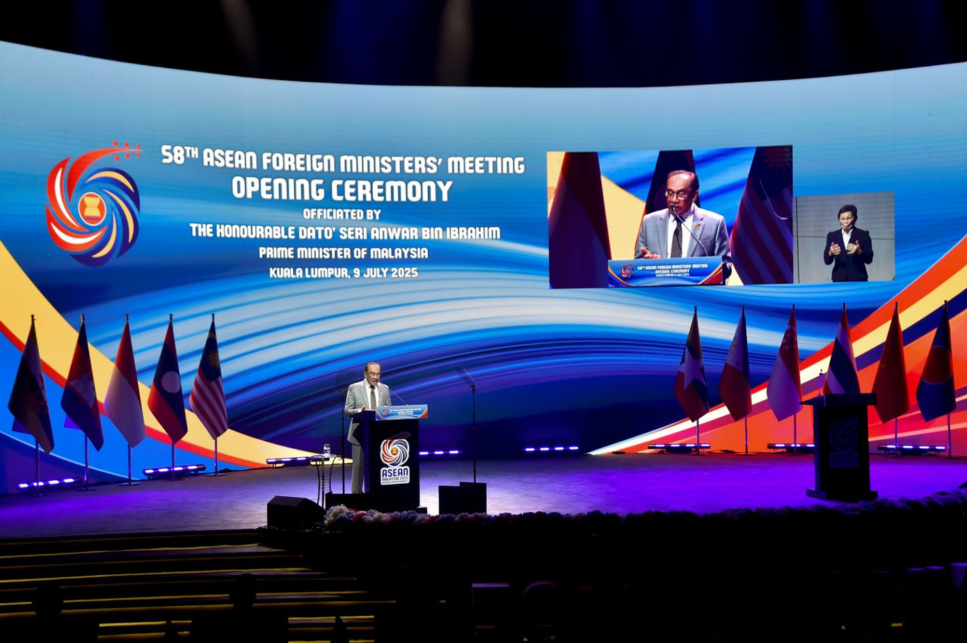 Thủ tướng Malaysia Anwar Ibrahim phát biểu khai mạc hội nghị. Ảnh: Mofa