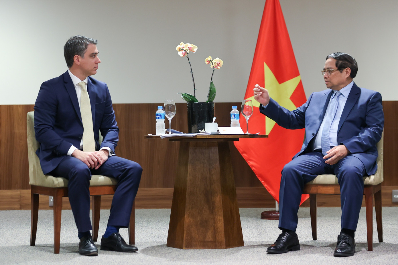 Thủ tướng Phạm Minh Chính làm việc với lãnh đạo Công ty FS. Ảnh: VGP