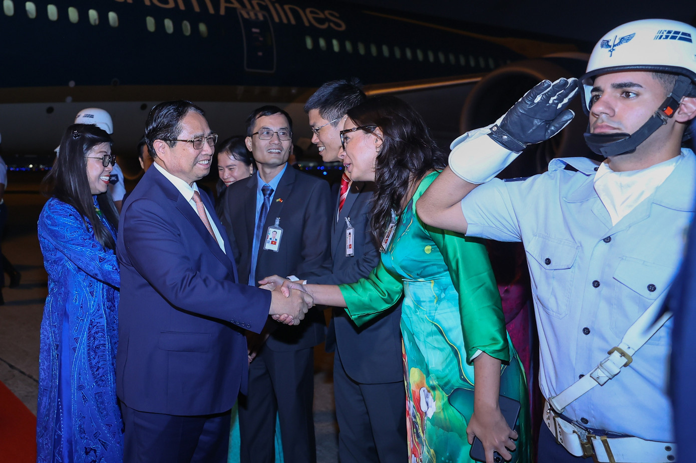 Thủ tướng Phạm Minh Chính và Phu nhân đến Rio de Janeiro. (Ảnh: VGP)