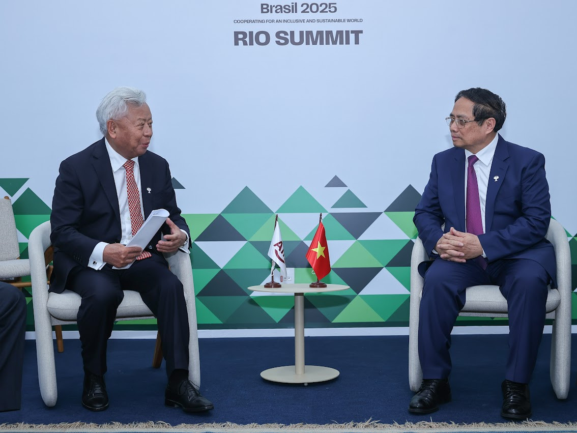 Thủ tướng Phạm Minh Chính tiếp Chủ tịch Ngân hàng Đầu tư hạ tầng châu Á (AIIB) Kim Lập Quần. Ảnh: VGP Thủ tướng Phạm Minh Chính tiếp Chủ tịch Ngân hàng Đầu tư hạ tầng châu Á (AIIB) Kim Lập Quần. Ảnh: VGP