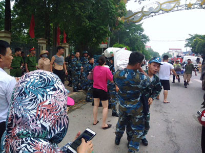 Cận cảnh vụ cháy thiêu rụi nhiều ki ốt ở chợ Sóc Sơn ảnh 4