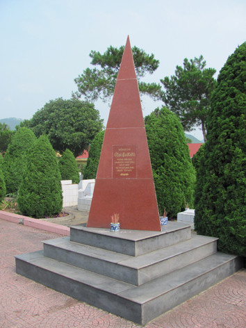 Tượng đài tưởng niệm Takano Isao tại Nghĩa trang Hoàng Đồng- TP Lạng Sơn. ảnh: Duy Chiến. Tượng đài tưởng niệm Takano Isao tại Nghĩa trang Hoàng Đồng- TP Lạng Sơn. ảnh: Duy Chiến