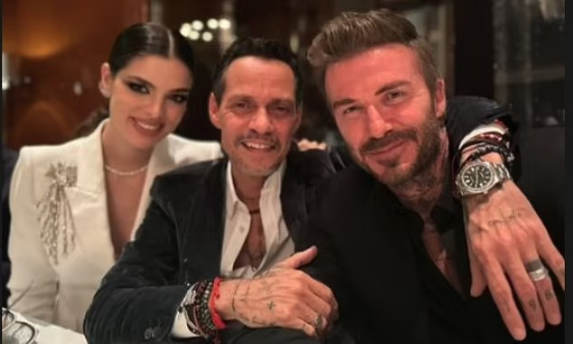 Nadia Ferreira và Marc Anthony trong buổi tiệc sau lễ cưới. Cặp đôi thân thiết với vợ chồng David Beckham.
